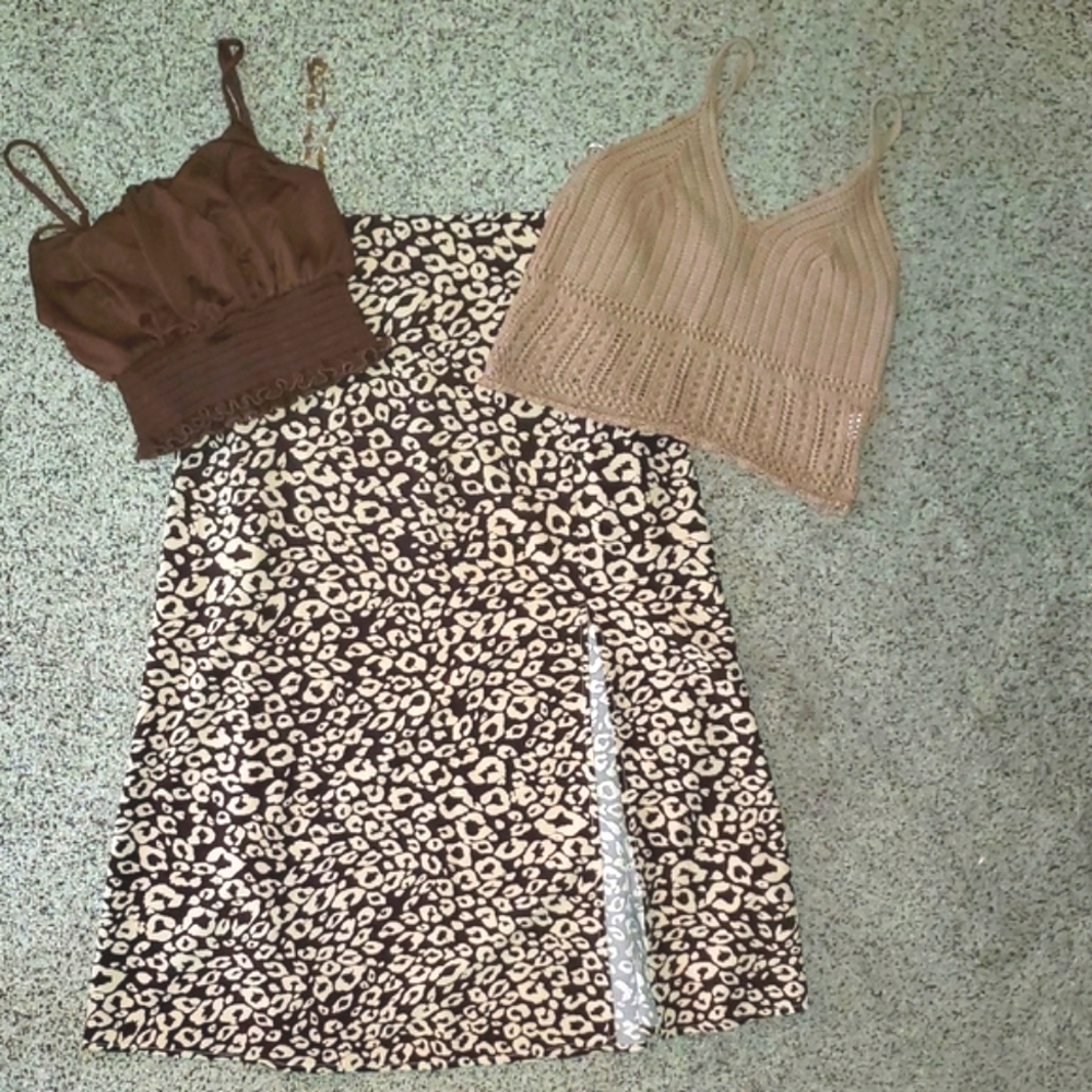 Leopard Printed Front Slit Skirt & 2 Crop Tops